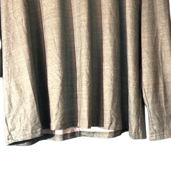 Women's Long Sleeve Top with Heart Design - Green - Picture 4 of 7